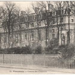 CPA MILITARIA  -  VINCENNES  -  CASERNE DES CHASSEURS