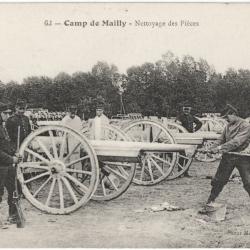 CPA MILITARIA  -  CAMP DE MAILLY  -  NETTOYAGE DES PIÈCES