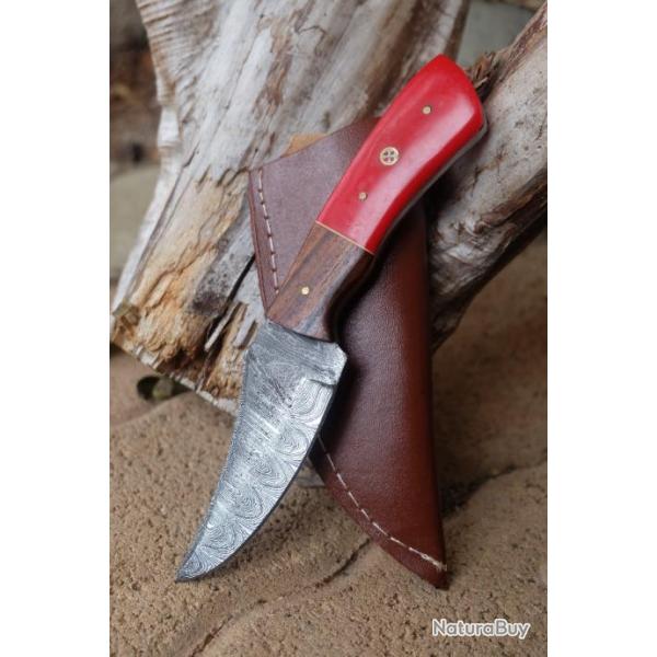 Skinner Couteau de Chasse Damas Lame 256 Couches Manche Rubis Bois/Rsine Fabr Artisanale Etui Cuir