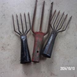 lot de 2 foenes et un trident