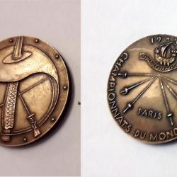 Médaille des Championnats du Monde d'escrime de Paris 1957 gravée par R. Joly avec devise de Paris