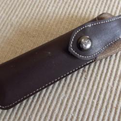 A SAISIR - Couteau OPINEL n°8 à virolle de sécurité lame carbone, étui cuir marron de ceinture NEUFS