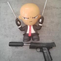 Pack colt government 45 et figurine hitman agent 47