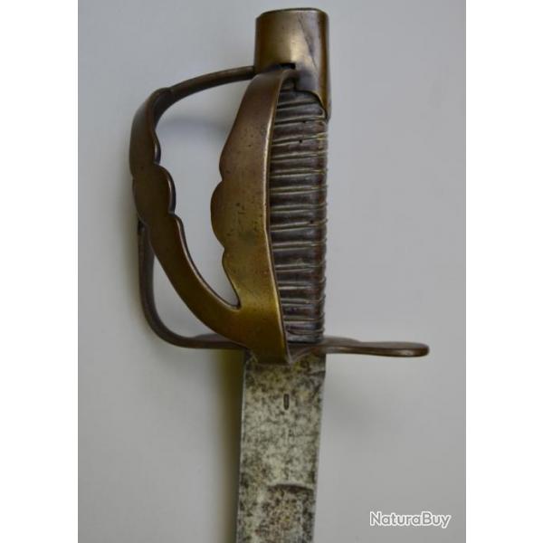 Sabre de chasseur  cheval modle 1790 de 1793 ou 1794 (rvolution) beaux poinons et jamais nettoy