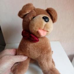 peluche petit chien Hauteur 27 cm x 20 cm