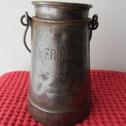 Pot de crèmerie en métal 19e siècle - Paris
