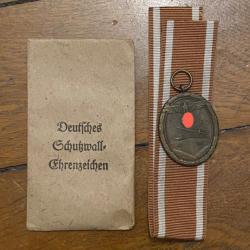 Médaille du mur de l'Ouest allemande avec sachet ww2 badge insigne militaire militaria