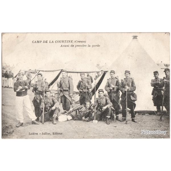 CPA MILITARIA  -  CAMP DE LA COURTINE  -  AVANT DE PRENDRE LA GARDE