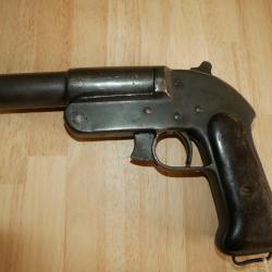 Pistolet Lance Fusé Roumain WW2 plaquettes bois cal 4