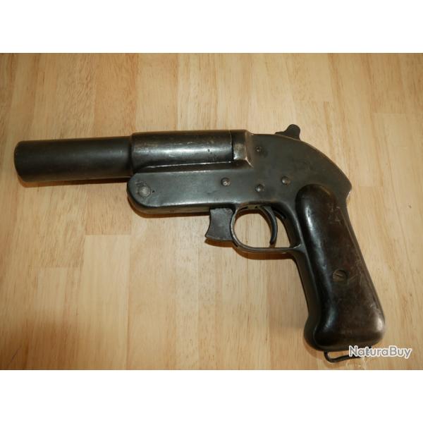 Pistolet Lance Fus Roumain WW2 plaquettes bois cal 4