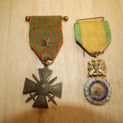 Lot de médailles Françaises d'un poilu WW1 dont croix de guerre 1914/15 avec clou