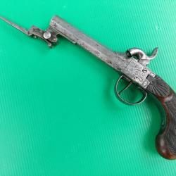 PISTOLET  A  PERCUSSION  AVEC  BAIONNETTE  .  BON FONCTIONNEMENT  MECANIQUE  .