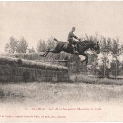 CPA MILITARIA  -  SAUMUR  -  SAUT DE LA BANQUETTE IRLANDAISE AU BREIL