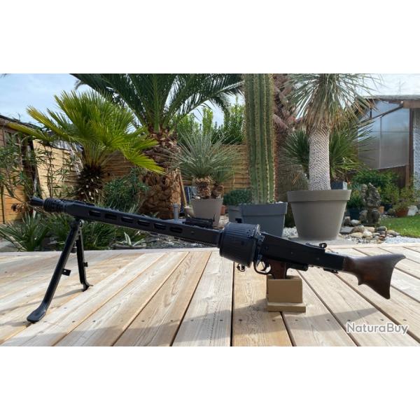 MG 42   AEG  AGM  METAL BOIS ; AIRSOFT / BILLE 6 MM