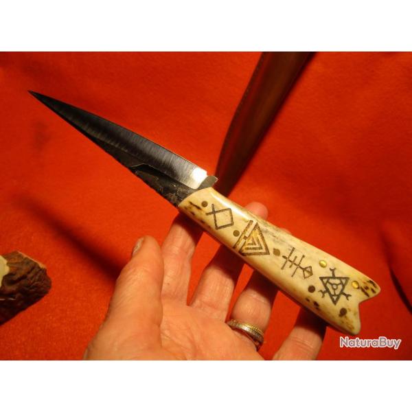 COUTEAU ARTISANAL forg type MEDIEVAL ATELIER DE L'OURS NOIR chasse camping rando bois de cerf