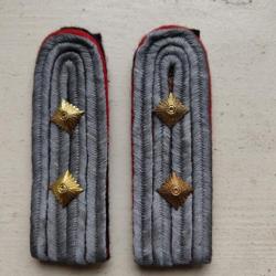 PAIRE DE PATTES D ÉPAULES DE CAPITAINE DE L ARTILLERIE, MODÈLE TROUPE D ÉLITE