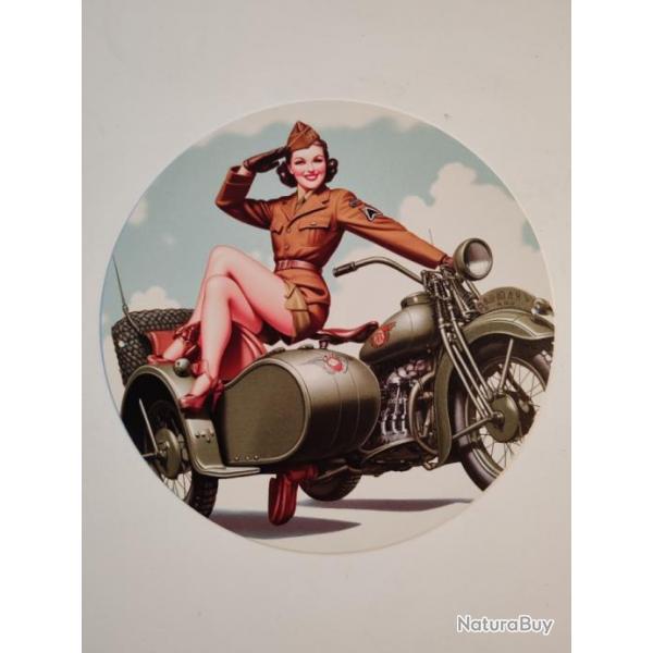 PLAQUE MTAL VINTAGE "PIN-UP SIDE CAR"