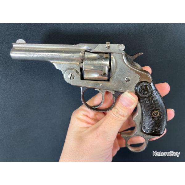 IVER JOHNSON cal 32sw short avec coup de poing