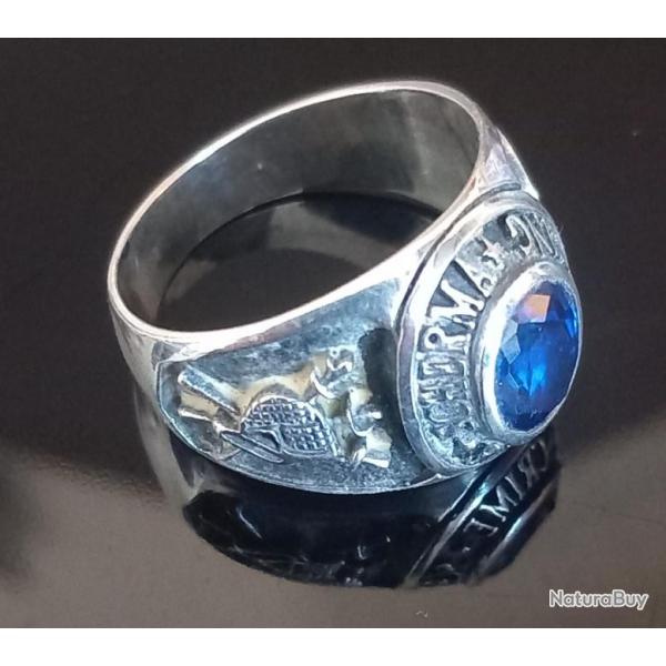 Bague chevalire escrime avec saphir -