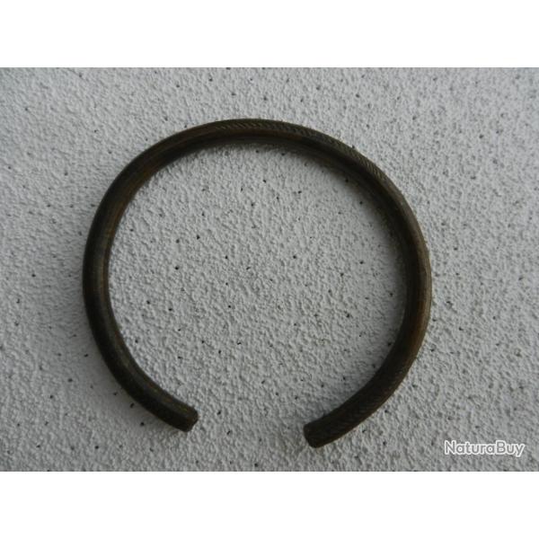 ancien petit bracelet africain en bronze