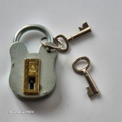 Cadenas Corps en laiton  nickelé, avec 2 clefs, neuf, en parfait état de fonctionnement