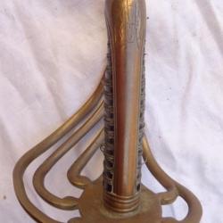 255-  LUXUEUX sabre d'officier Mle 1882 , garde a 5 branches et  attribué initiales ( E M )= a voir
