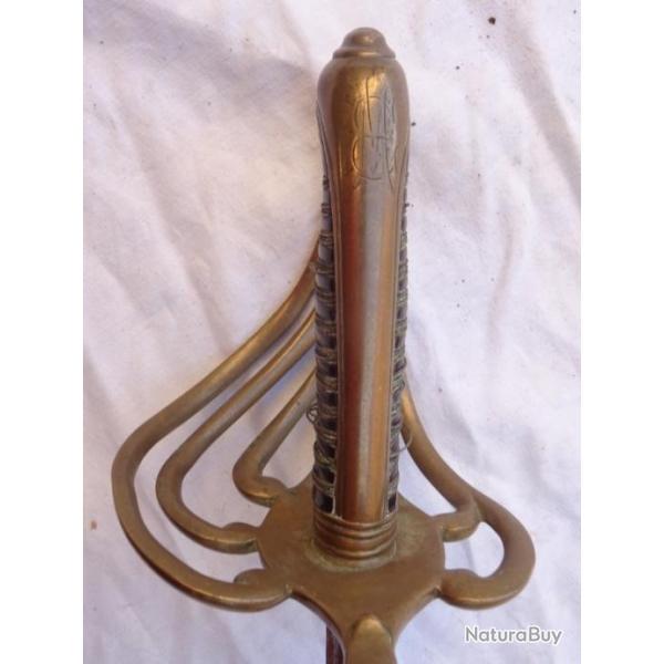255-  LUXUEUX sabre d'officier Mle 1882 , garde a 5 branches et  attribu initiales ( E M )= a voir