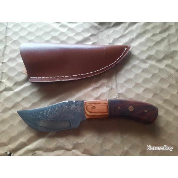 Skinner Couteau de Chasse Damas Lame Clip Point 256 Couches Manche 2 Bois Fab Artisanale Etui Cuir