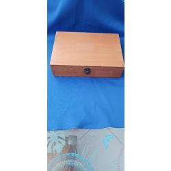 Jolie boîte en bois ideal rangement petit outillage L 26.3 l 18.3 h6.6 cms