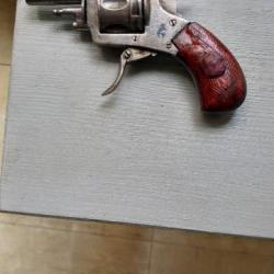 Petit  revolver bull dog calibre  320 pas de prix  de réserve  affaire  à saisir  dernier prix