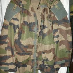 veste militaire + T-shirt taille S