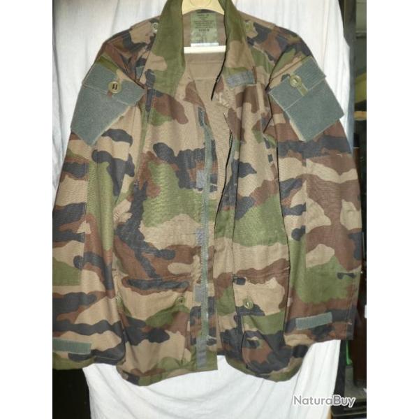 veste militaire + T-shirt taille S