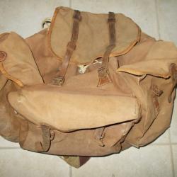 ancien sac à dos militaria militaire ww2 1939 1945 toile kaki cuir armature fer style resistance