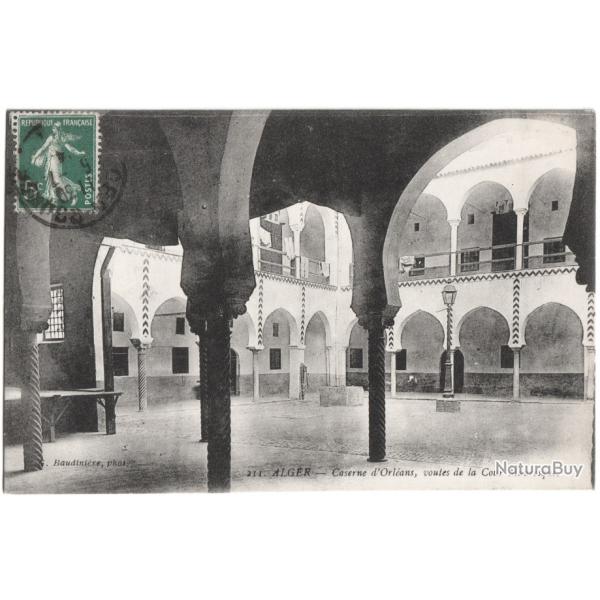 CPA MILITARIA  -  ALGER (ALGRIE)  -  CASERNE D'ORLANS, VOUTES DE LA COUR MAURESQUE