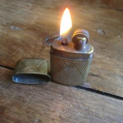 ancien briquet essence