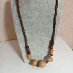 collier ancien  grosse perle en bois 29 cm fermé