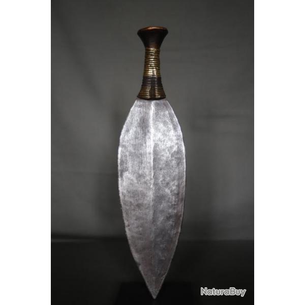 Un fort rare glaive  lame feuille de saule - Kota/Fang, Gabon, dbut 20me sicle ou antrieur