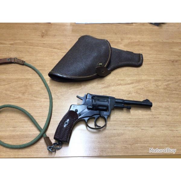 Revolver Nagant M 1895 en calibre 7,62 Nagant  l'tat de neuf avec dragonne et holster