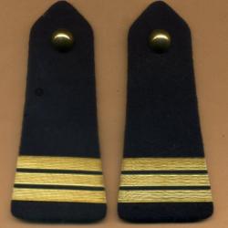 Epaulettes noires, galons de Capitaine