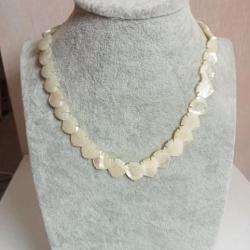 collier ancien en nacre longueur 19 cm fermé