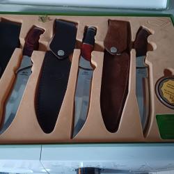 Coffret 3 couteaux de chasse.