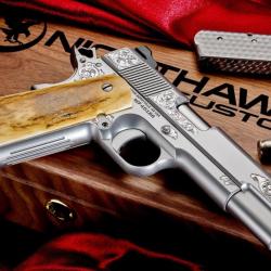 PISTOLET NIGHTHAWK CUSTOM 1911 GOVERNMENT VIP SILVER