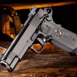 PISTOLET NIGHTHAWK CUSTOM 1911 COMMANDER SHADOW HAWK COMMANDER