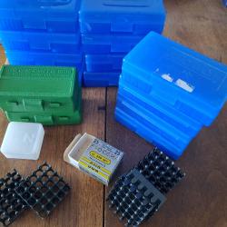 Lot de 16 boites VIDES de cartouches divers.