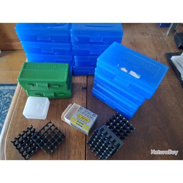 Lot de 16 boites VIDES de cartouches divers.