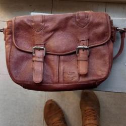 Sac cuir à bandoulière superbe