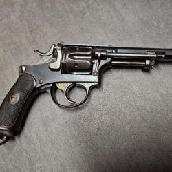 Très rare revolver 1882 suisse de la série privée avec son étui spécial - Classé en D.