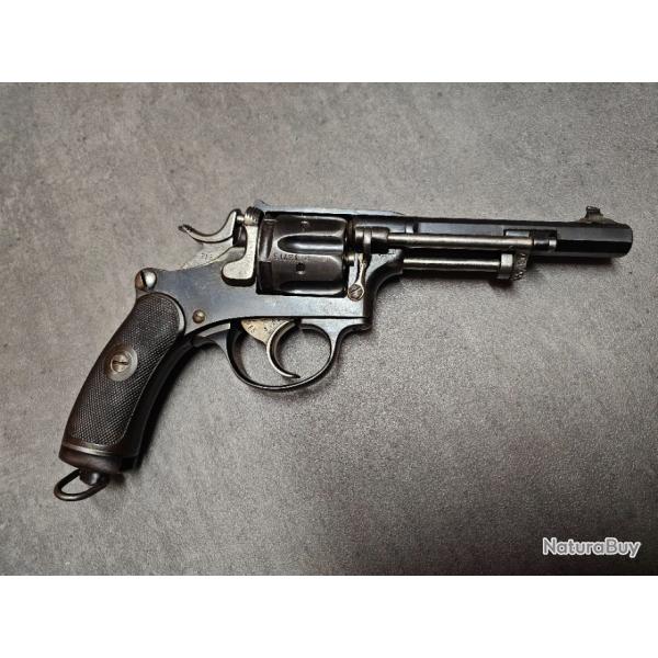 Trs rare revolver 1882 suisse de la srie prive avec son tui spcial - Class en D.