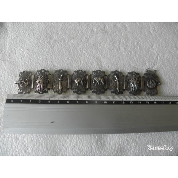 Bracelet ancien en argent  motif gyptien des annes 1920.