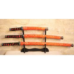 REPRODUCTION Set de 3 sabres japonais à dominance rouge EBR24JAP023